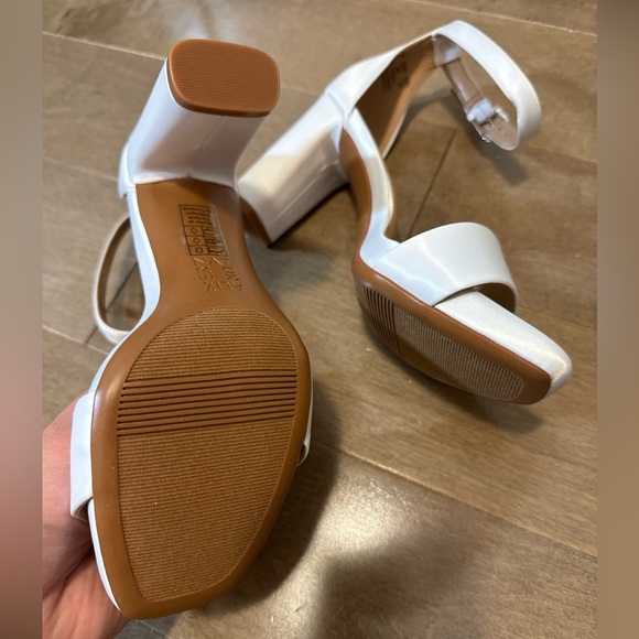 Naturalizer Joy Ankle Strap Wedding/ Dress Square Toe Satin Sandals- NWT- size 5 - Picture 10 of 11